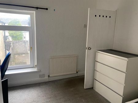 House - Terraced For Rent New Park Terrace, Pontypridd - Photo 2