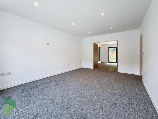 6 bedroom detached house to rent - Photo 1