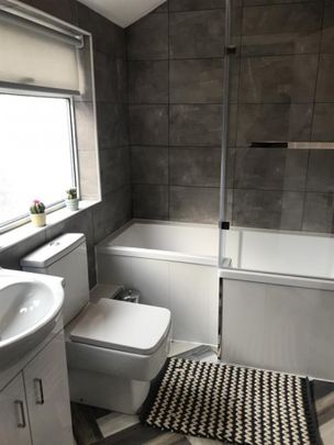 3 bedroom Flat To Let - Photo 1