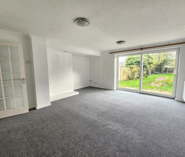 Detached House - Photo 1