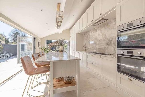 Slough Road, Datchet, SL3 - Photo 1