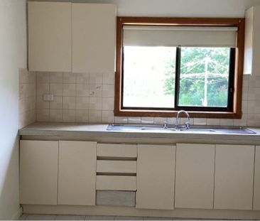 Neat Family Home - Photo 5