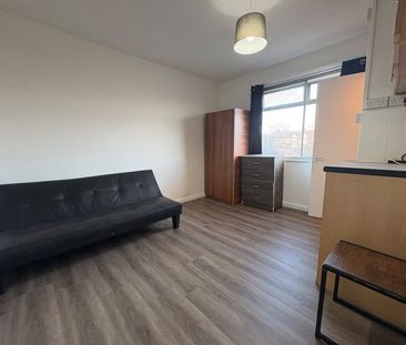Studio Flat, Mitchell Road, N13 - Photo 3