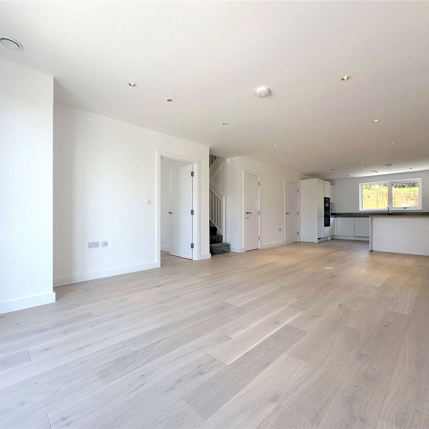 Pulling-road, Pinhoe - Photo 1