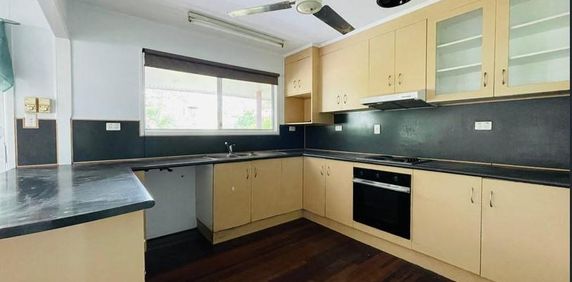 Neat and Tidy 3 bedroom home with deck! - Photo 2