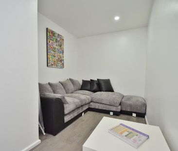 4 bedroom semi-detached house to rent - Photo 1