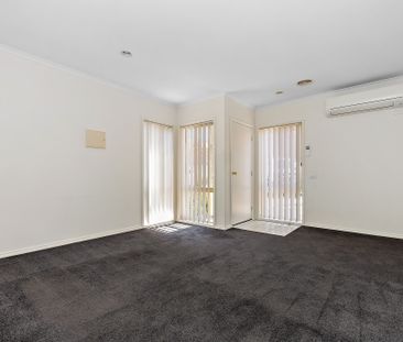 Charming Three Bedroom Unit in Prime Langwarrin Location - Photo 2