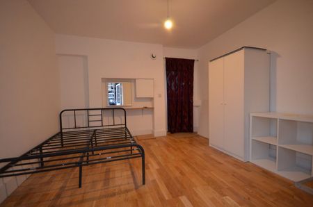 1 bedroom Flat To Let - Photo 2