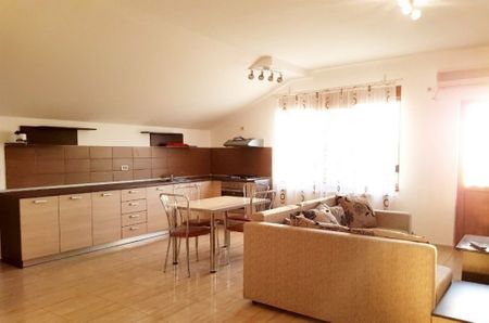 Inchiriez apartament 2 camere Baicului - Fotografie 3