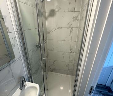 Stunning Room with Private En-Suite – Just 5 Minutes from Watford G... - Photo 6