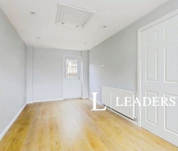 3 bedroom house to rent Ovaldene Way, ST4 - Photo 5