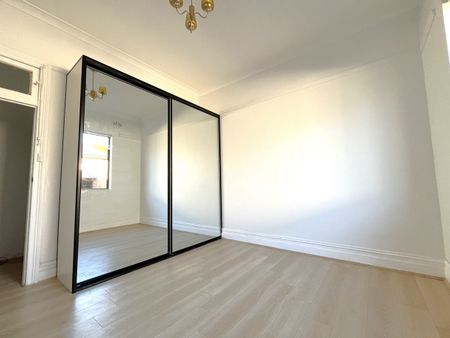 4 bedroom family home - Photo 3