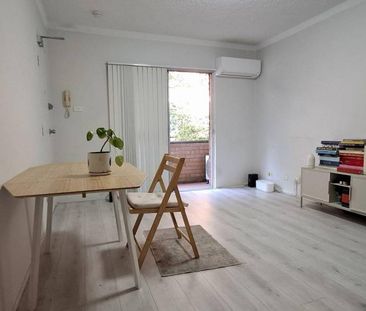Two Balconies, Air-conditioned 1-Bedroom with Private Settings! - Photo 3