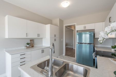 For Lease - 208 Prescott Drive, Clearview, Ontario - Photo 4
