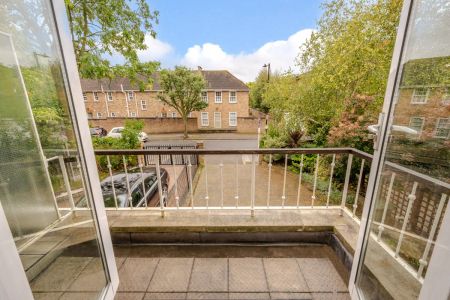 5 bedroom house in St John's Wood - Photo 3