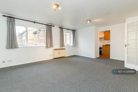 2 bedroom flat to rent - Photo 2