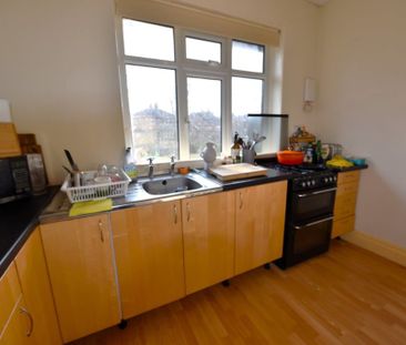 2 bedroom Flat in Otley Road, Leeds - Photo 4