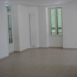 Location appartement 4 pièces 112 m² à Oyonnax (01100) CENTRE VILLE - Photo 2