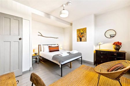 4 bedroom end of terrace house to rent - Photo 2