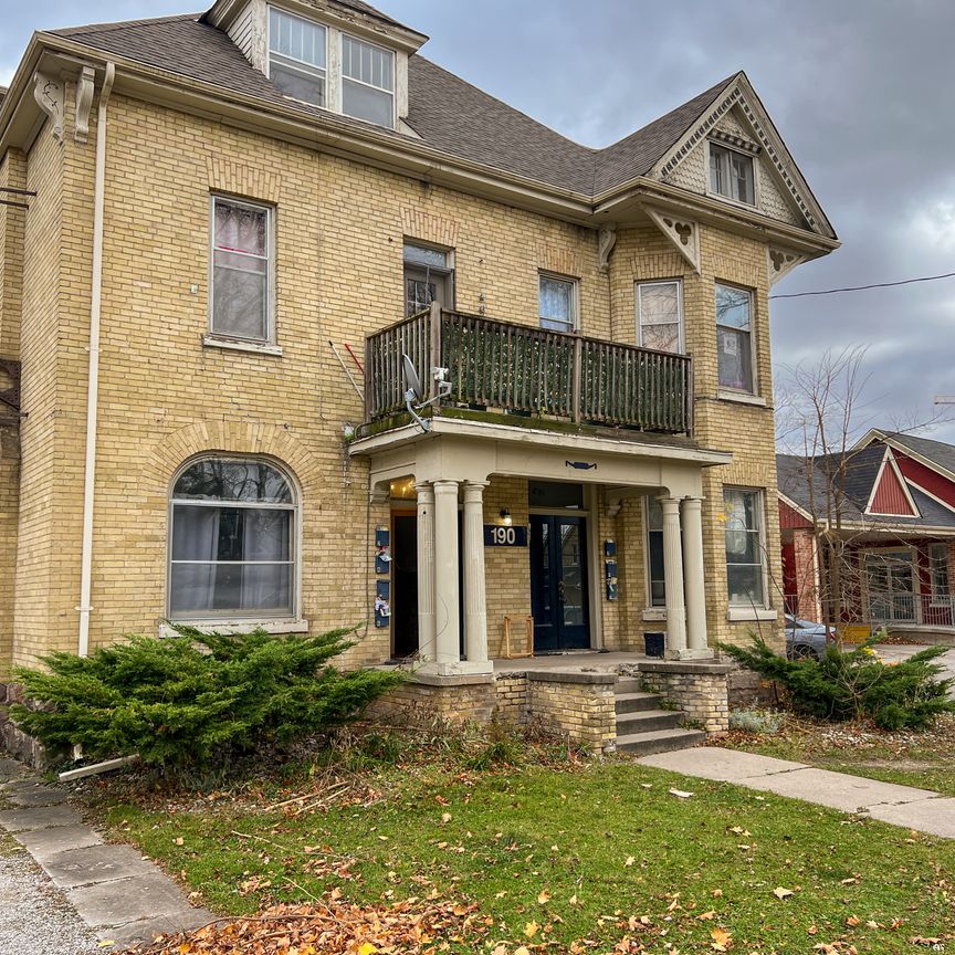 190 Waterloo St. - Photo 2