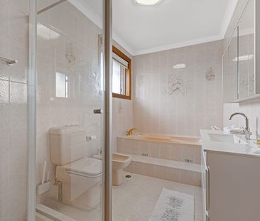 Welcome: 3 x Rooms Available in Spacious Home with In Ground Pool - Photo 4
