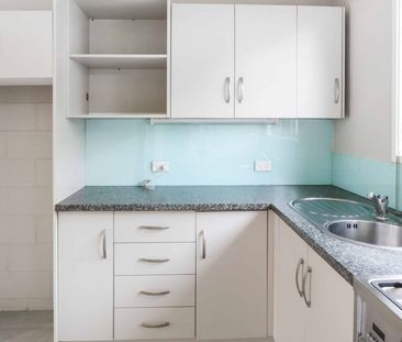 2 bedroom brick home! - Photo 4