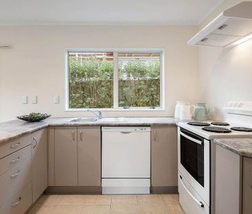 Perfect location close to Sylvia Park. Family Gem. - Photo 2
