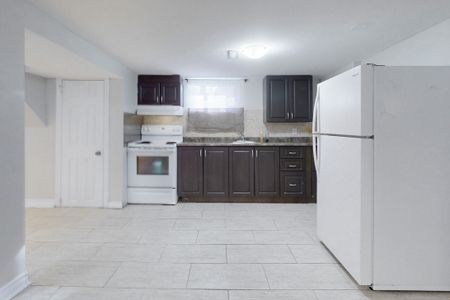 For Lease - 19 Lilian Drive Unit# Lower, Toronto, Ontario - Photo 2