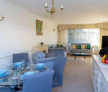 Ramsay Gardens, Romford, RM3 - Photo 3