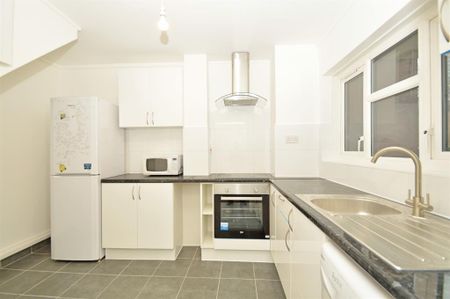 3 bedroom maisonette to rent - Photo 5