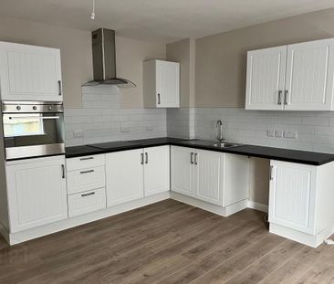 11a Dunluce Street, Larne, BT40 1JG - Photo 5