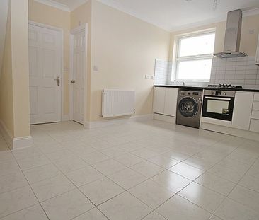 High Street, TW3, Hounslow - Photo 2