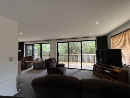 Executive Three-Bedroom Townhouse for Rent - Photo 4