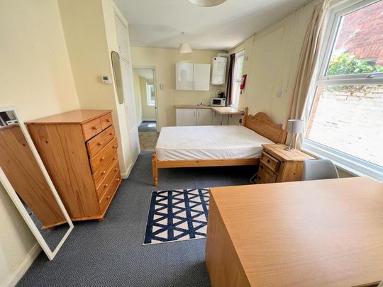 6 bedroom end of terrace house to rent - Photo 1