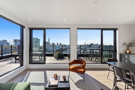 NYC Style apartment in epic location - Photo 3