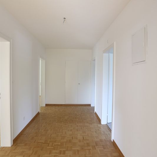 Wohnen im Grünen – grosszügige 4.5-Zimmerwohnung in Riehen - Photo 1