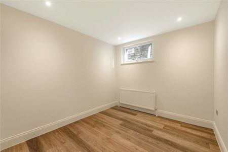 Very well presented 1 bedroom apartment in the heart of West Hampstead. - Photo 3