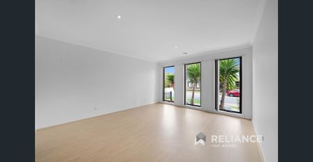 Family home in a Great Location! - Photo 3