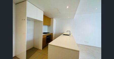 Modern 2 Bedroom 1 Bathroom Apartment for Lease - Photo 2