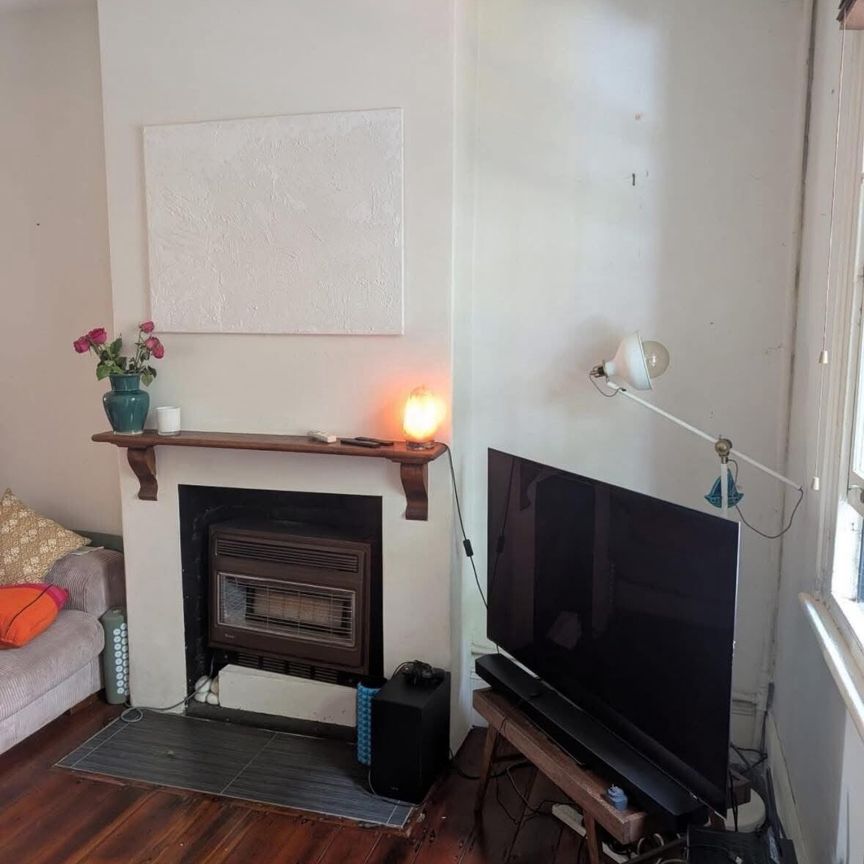 Redfern - Photo 1