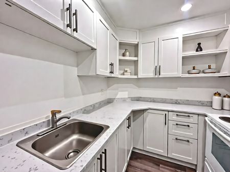 33 Boulevard Brunswick, Montréal, QC - Photo 3