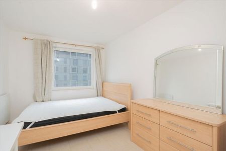 3 bedroom flat to rent - Photo 3