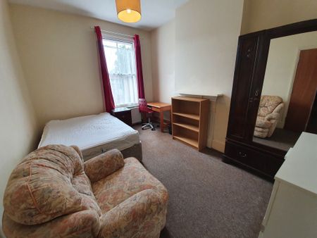 5 Bed Student Accommodation - Photo 3