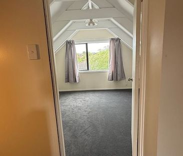 Newly refurbished 3 bedroom home - Photo 6