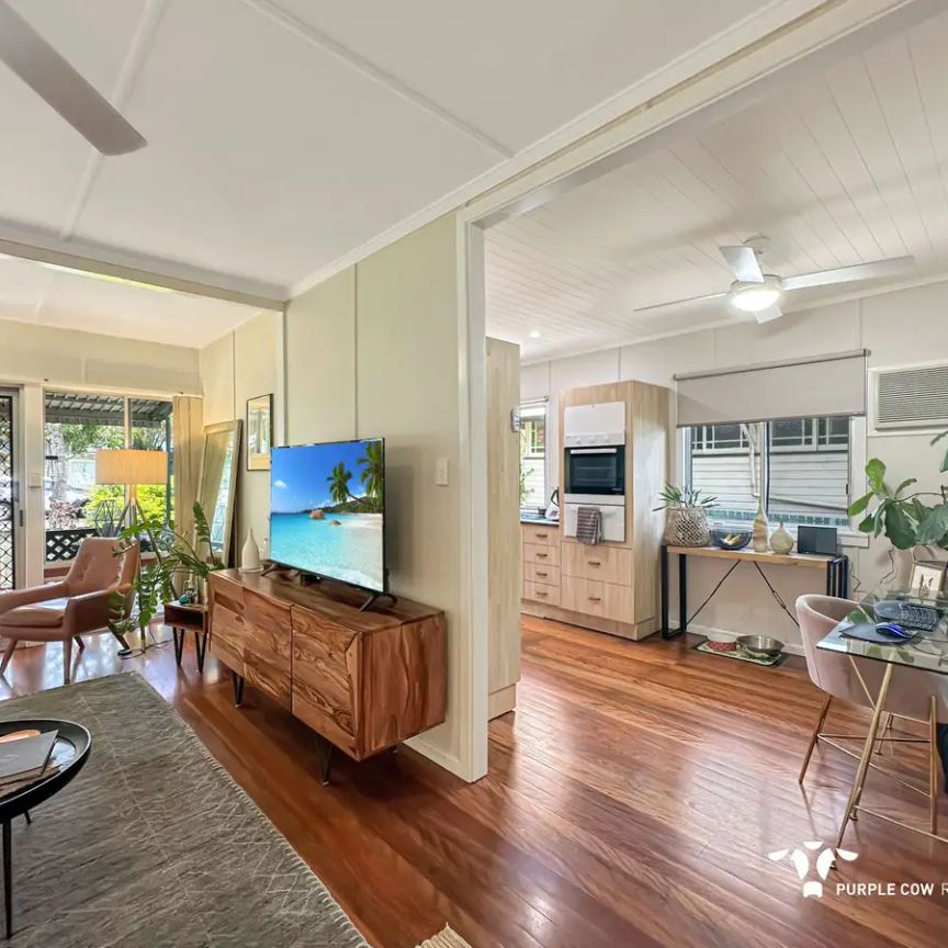 “2 Living areas, Huge yard, Great location.” - Photo 1