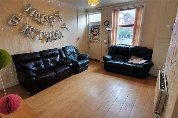 5 bedroom House in Brudenell View (5 bed), Leeds - Photo 1