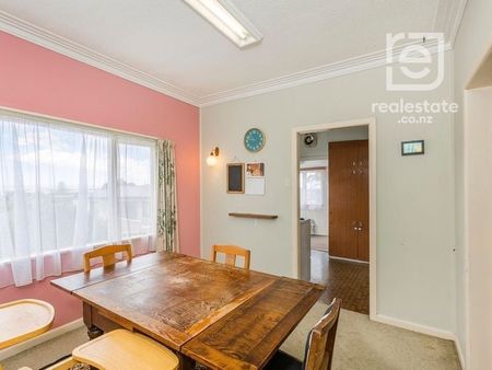 Spacious 5-Bedroom Family Home in Mount Wellington - Photo 5