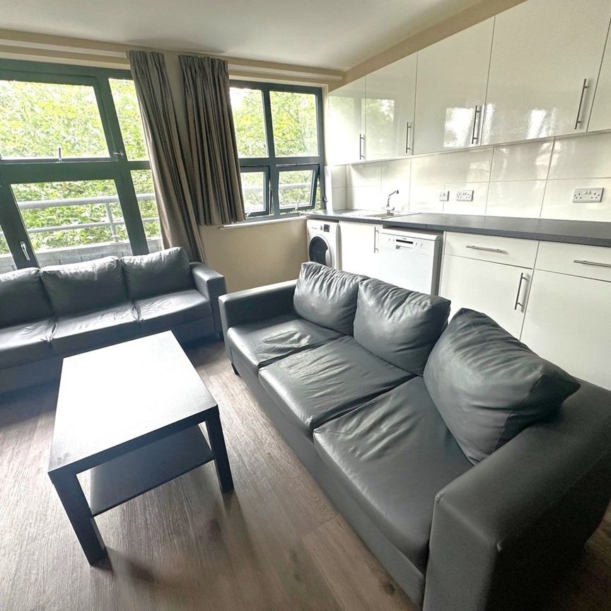 6 Bed Flat, Charles Street, BS1 - Photo 1