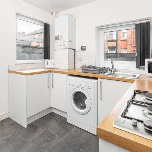 Channell Road, L6 - Photo 1