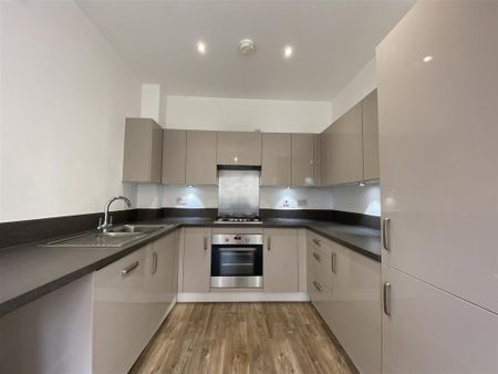 3 bedroom semi-detached house to rent - Photo 3